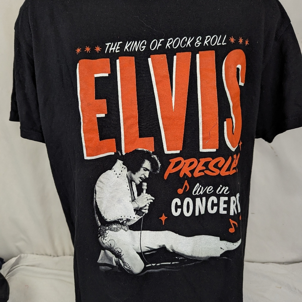 Elvis The King Of Rock & Roll Live in Concert Black Tee in White Jumpsuit Large